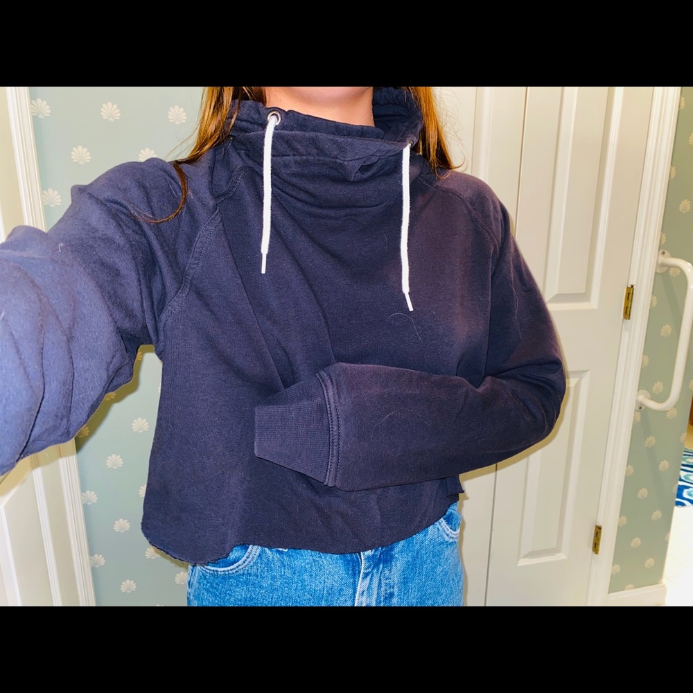 Comfy high neck cropped sweatshirt in black (: